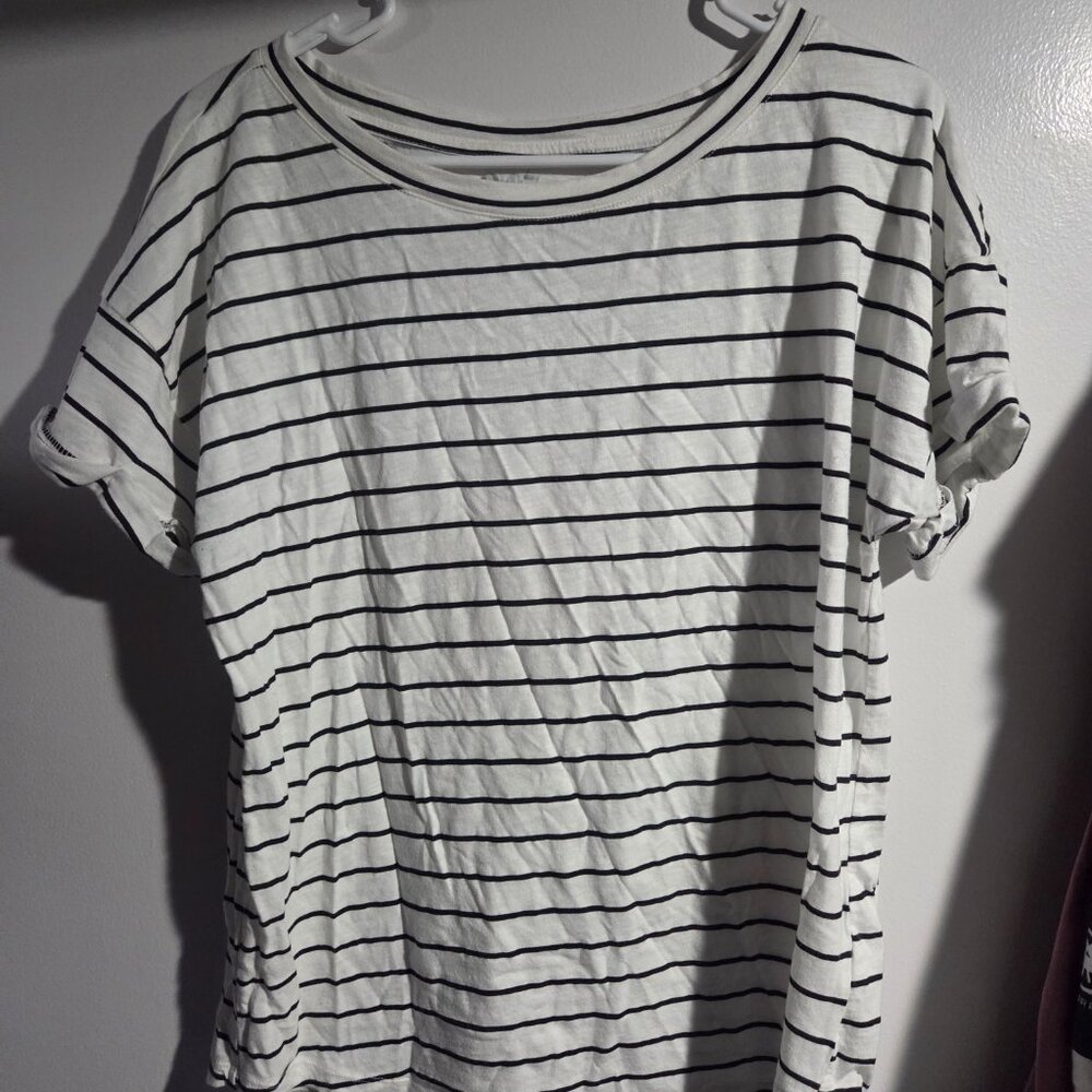 Maurices Womens Large Grey Striped Short Sleeve Tee - Picture 3 of 3
